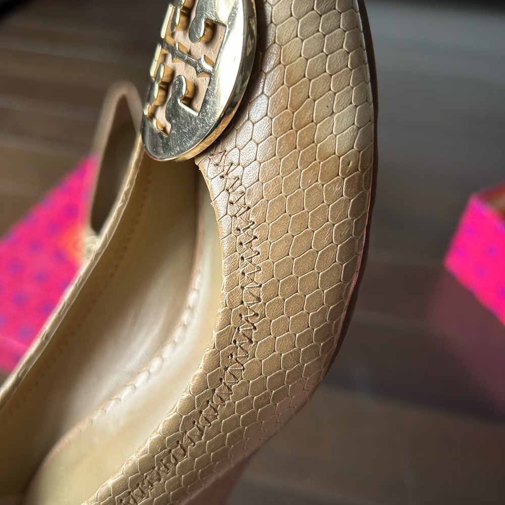 Perfect for summer! Tory Burch peep toe wedge - Picture 6 of 6